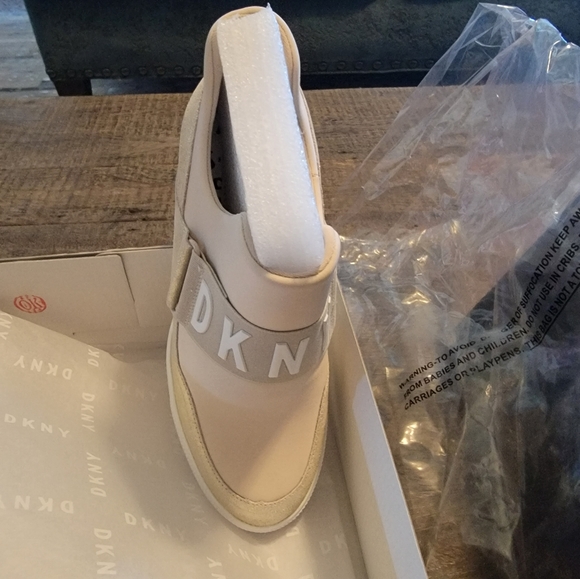 DKNY Women's Sneakers - Picture 5 of 7